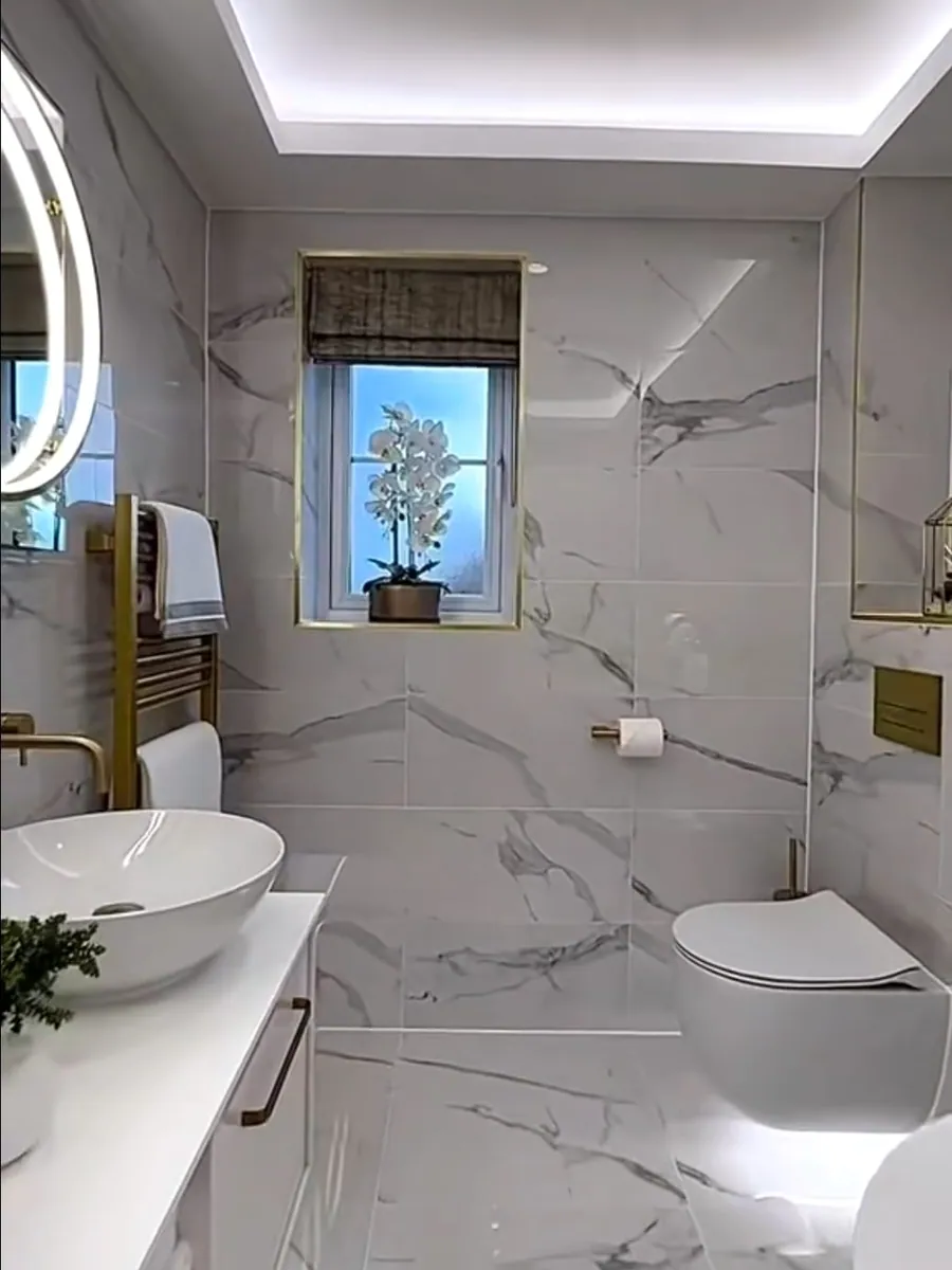 Full bathroom in porcelain