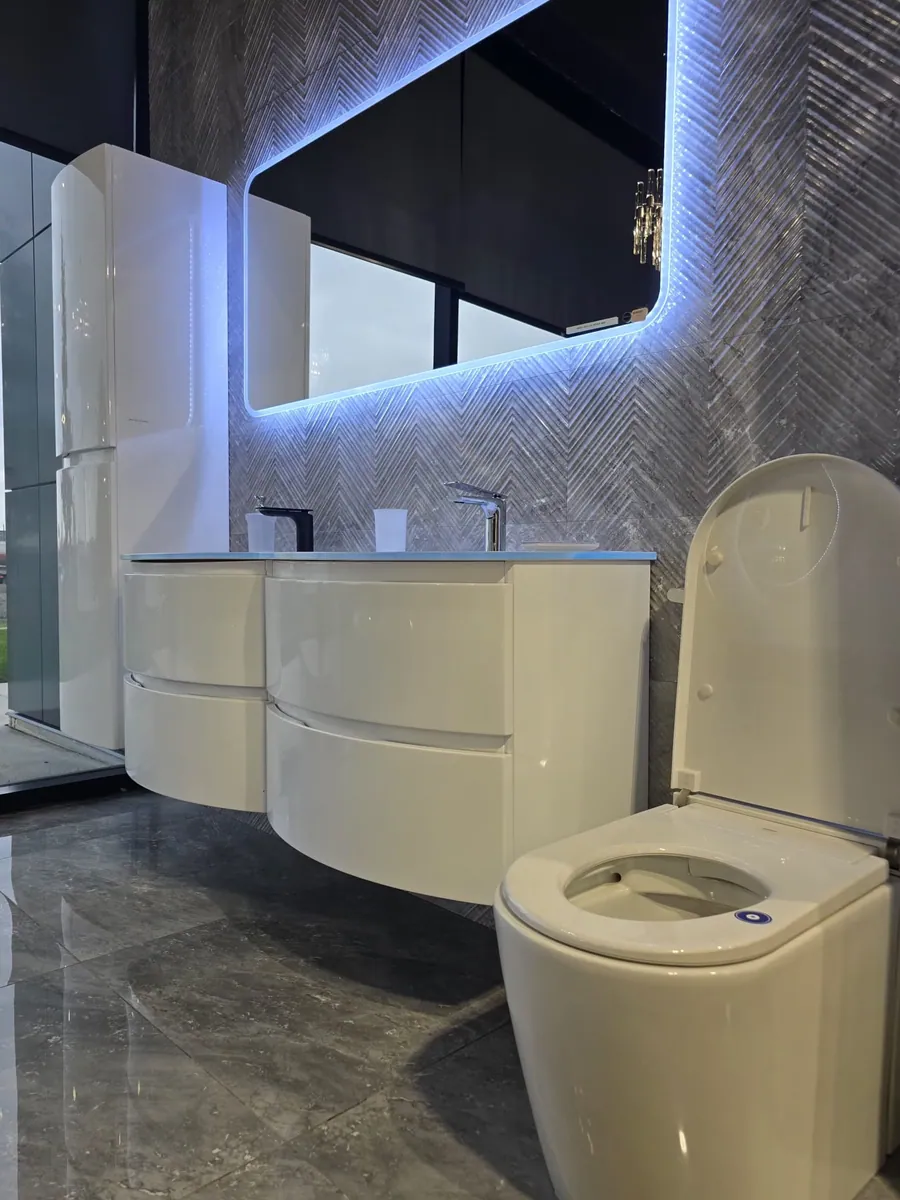 Vanity wall and floor